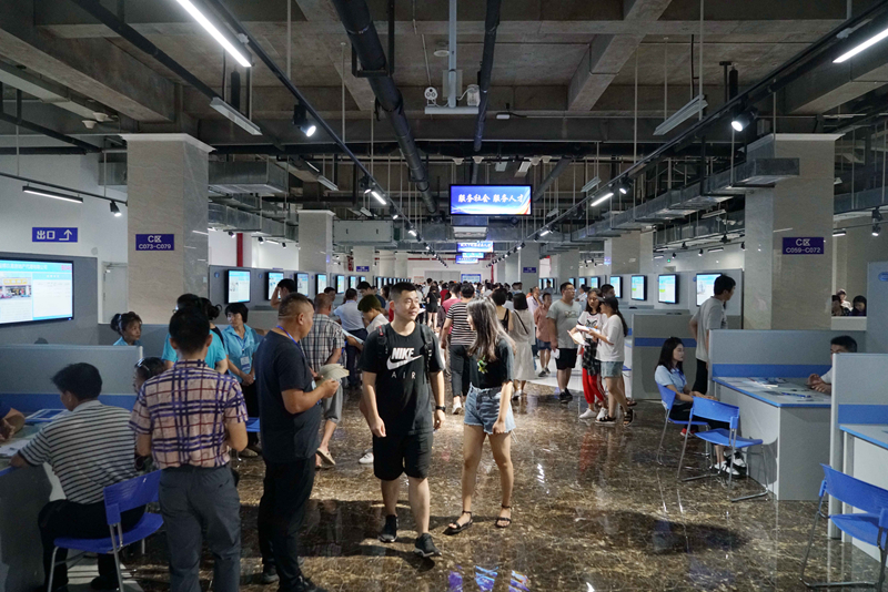 淄博招聘会_淄博大型招聘会 5000余人应聘2000余人达成用工意向