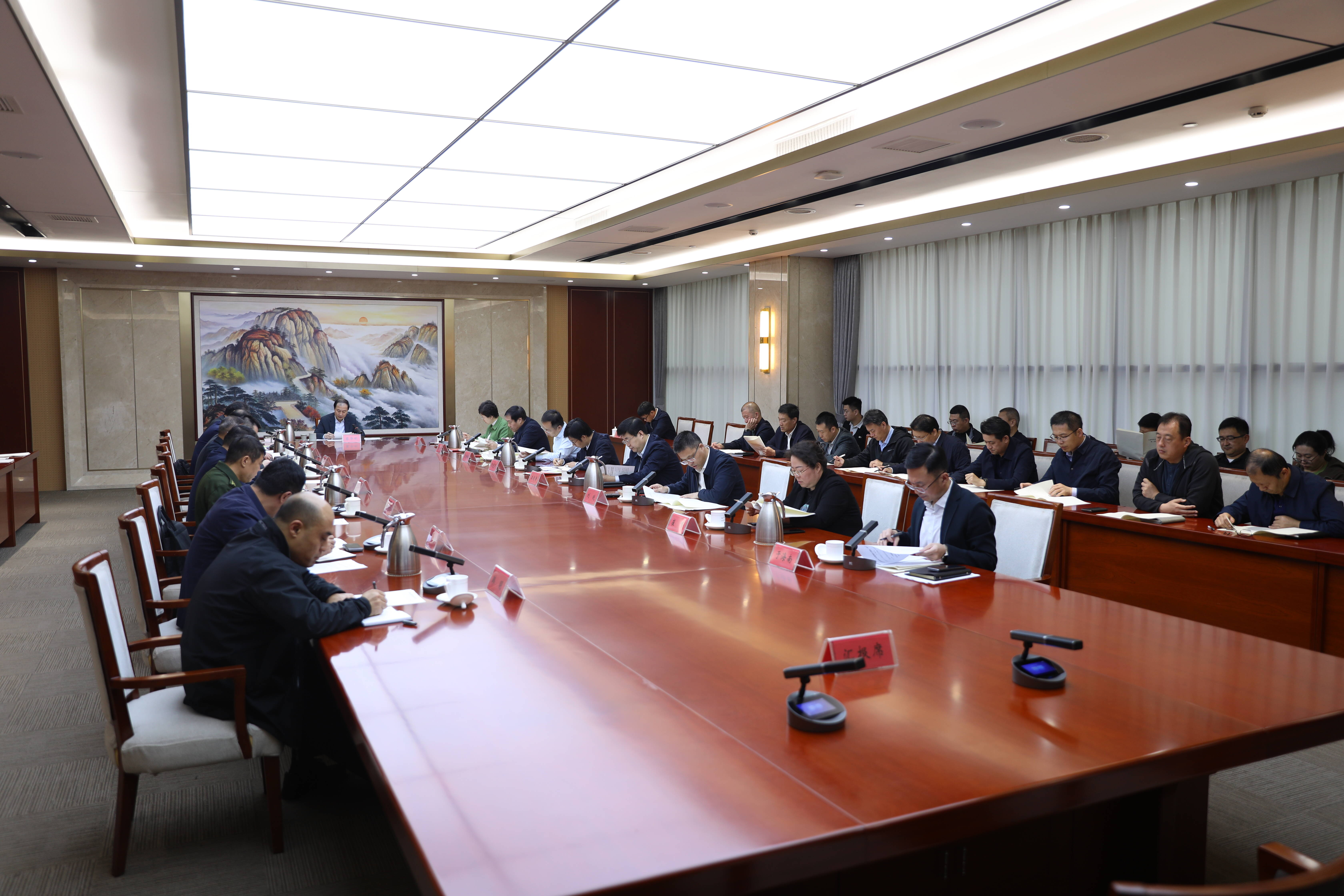 区委常委会召开会议 传达学习习近平总书记重要指示精神