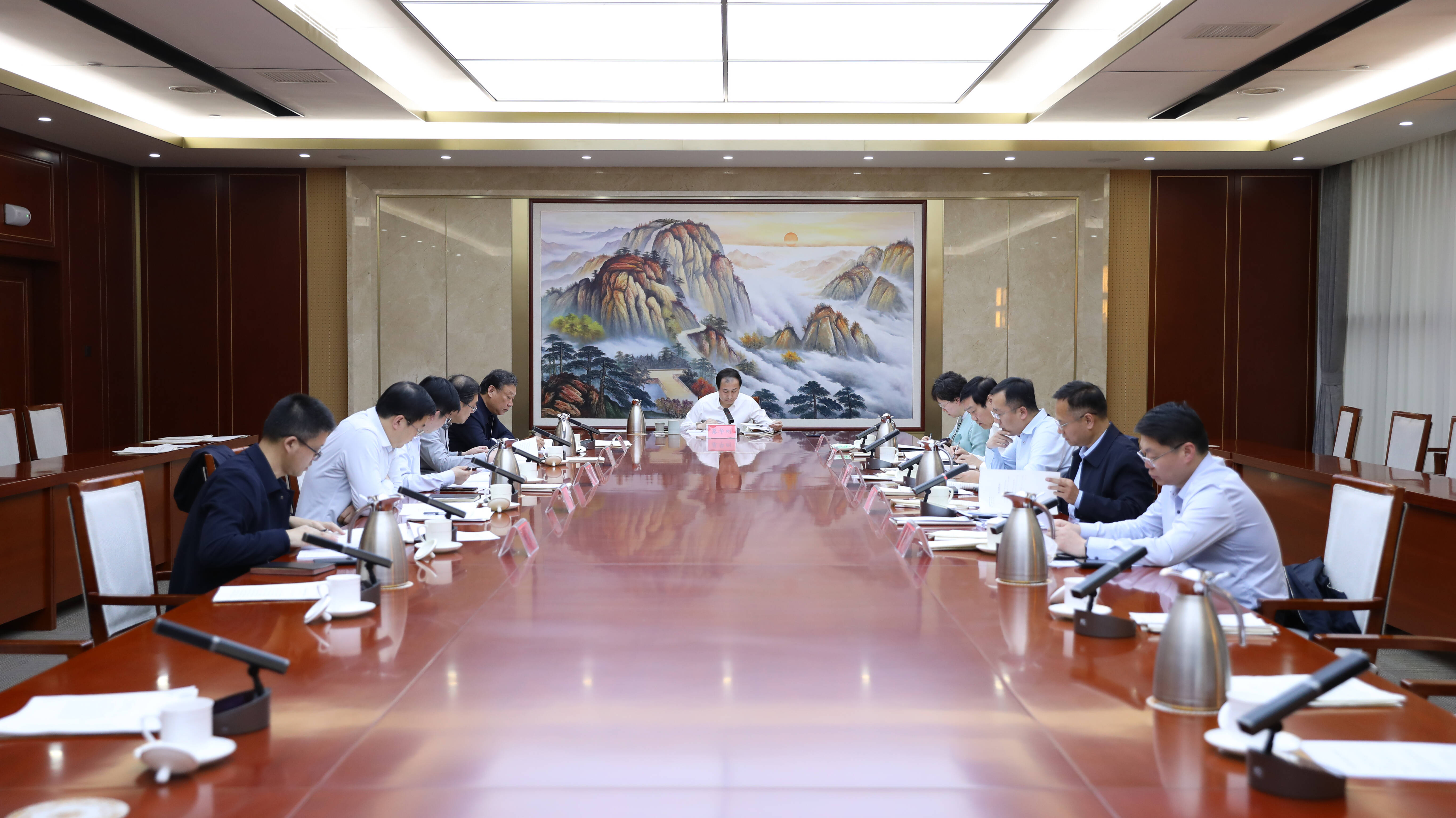 区委理论学习中心组进行2025年第3次集体学习