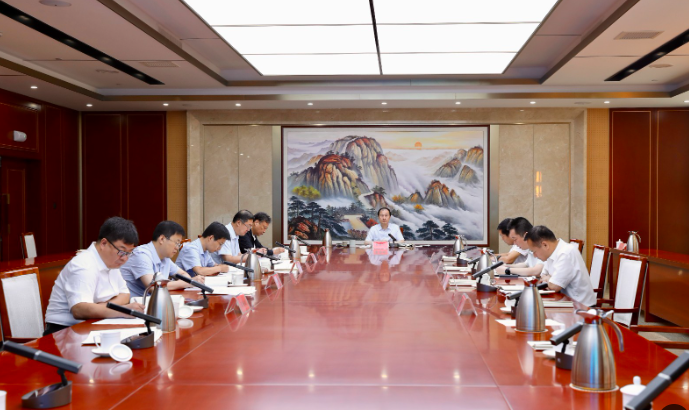 区委理论学习中心组进行2025年第8次集体学习
