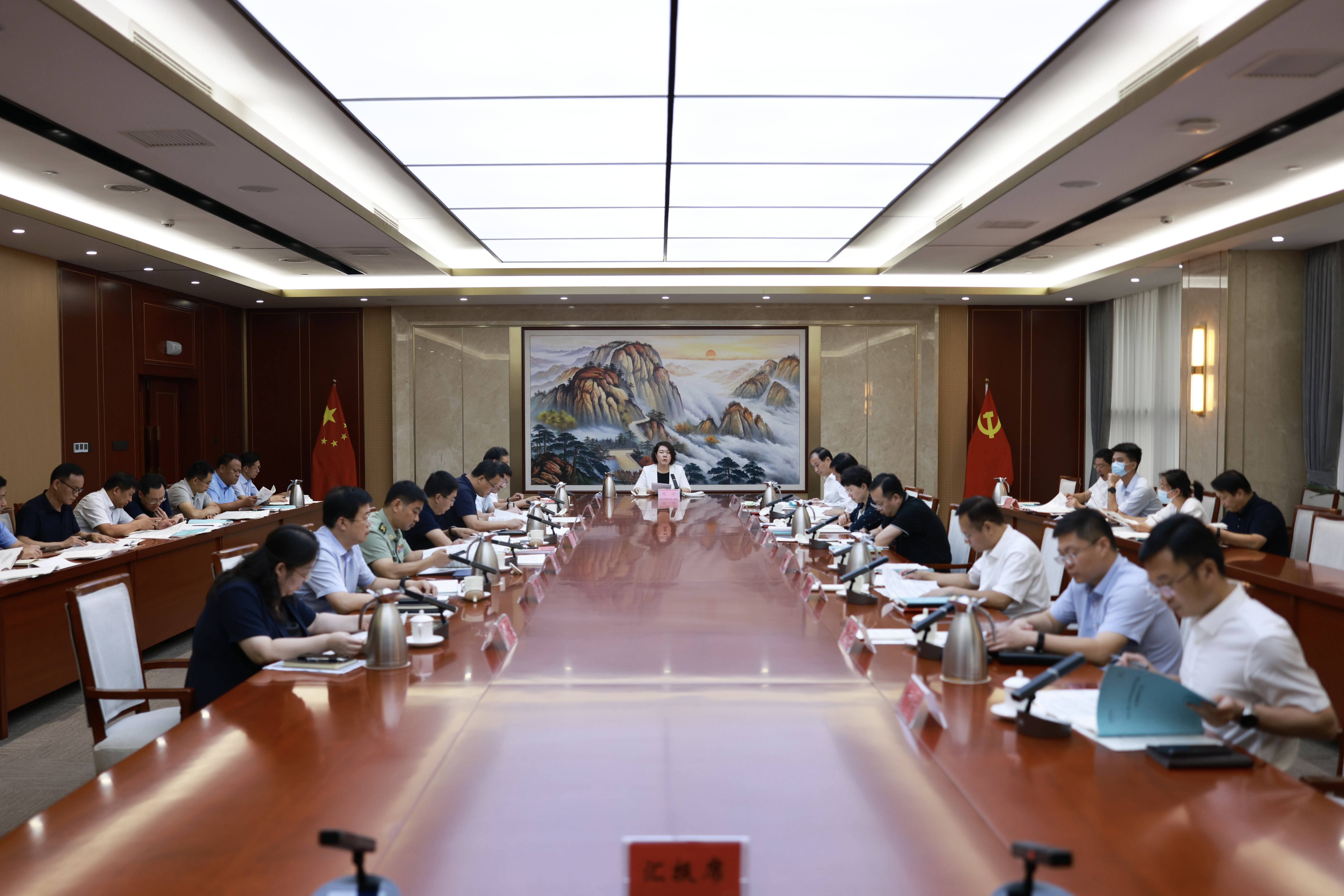 区委常委会召开会议 传达学习习近平总书记重要讲话重要指示精神 研究我区开展主题教育有关工作