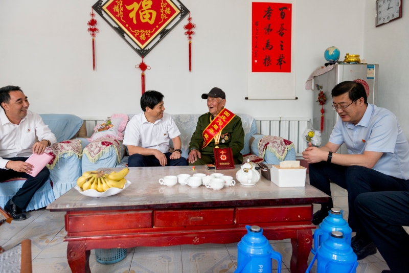 宋振波、白平和等大班子领导开展走访慰问