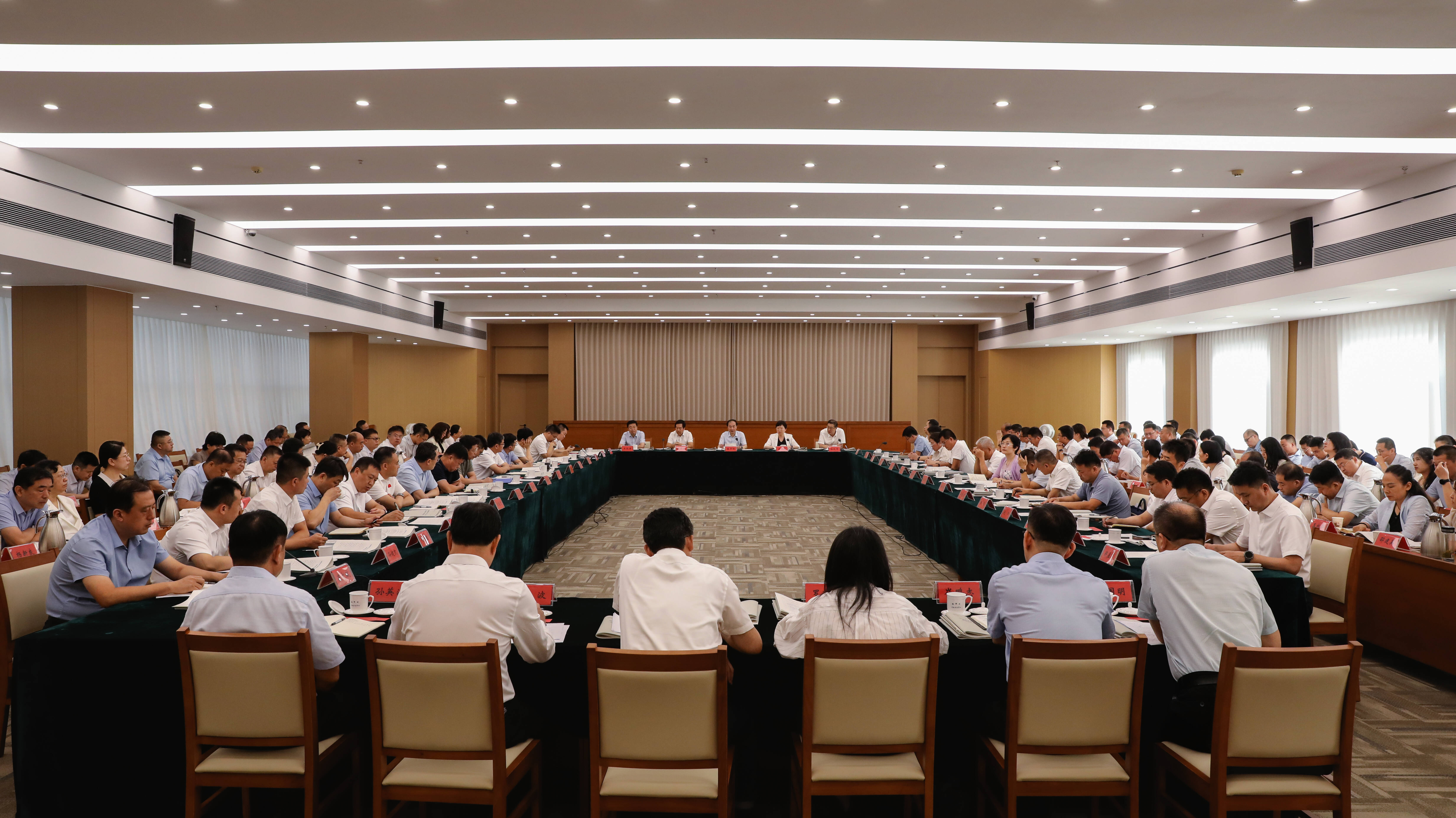 区委常委会（扩大）会议召开
