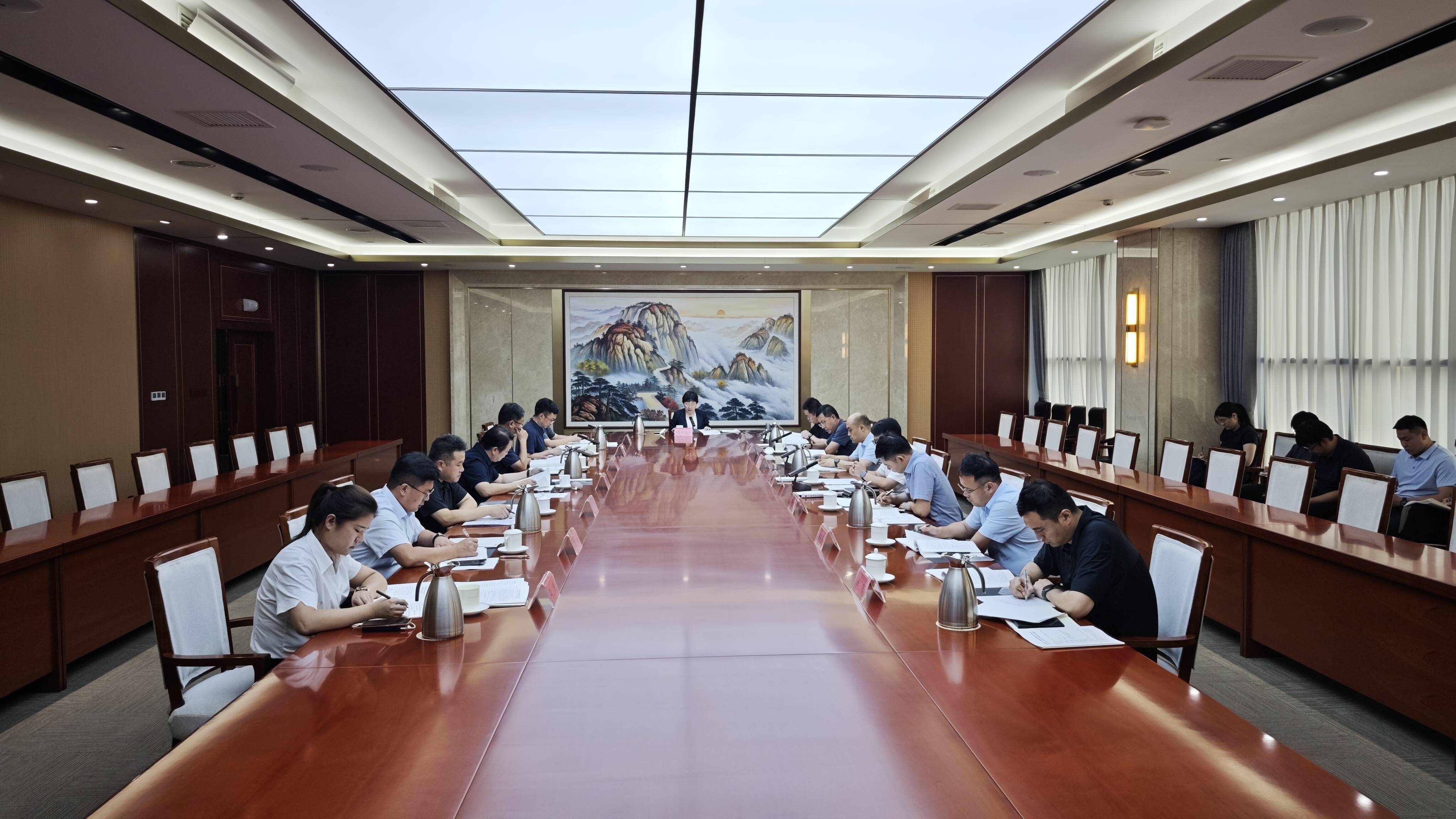 区十九届人民政府第58次常务会议召开