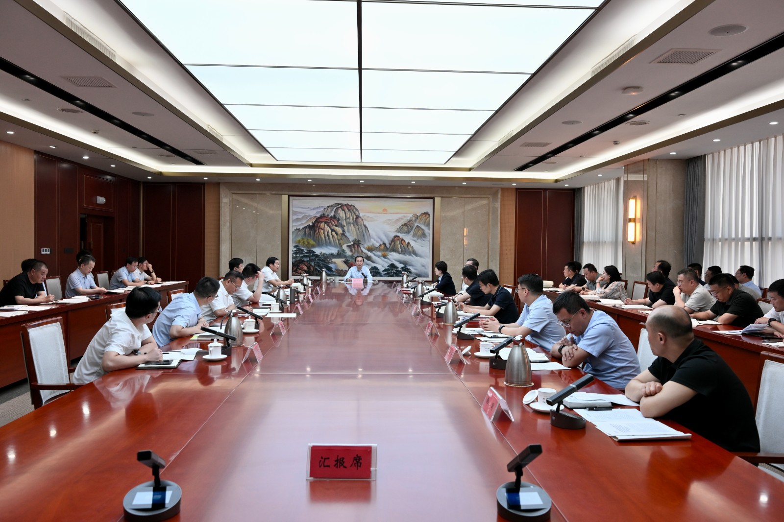 区委常委会召开会议 传达学习习近平总书记重要讲话重要指示批示精神