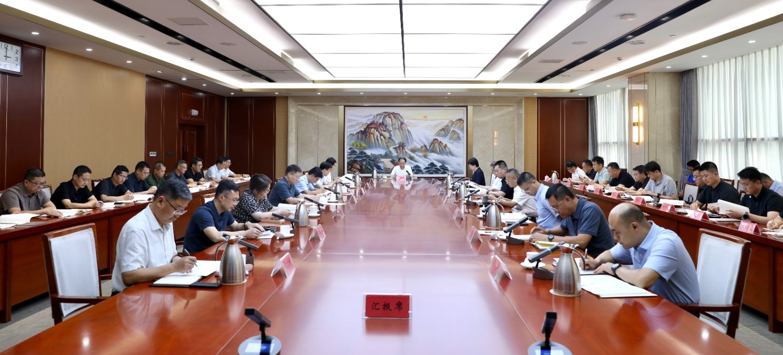 区委常委会召开会议 传达学习习近平总书记重要讲话重要指示精神