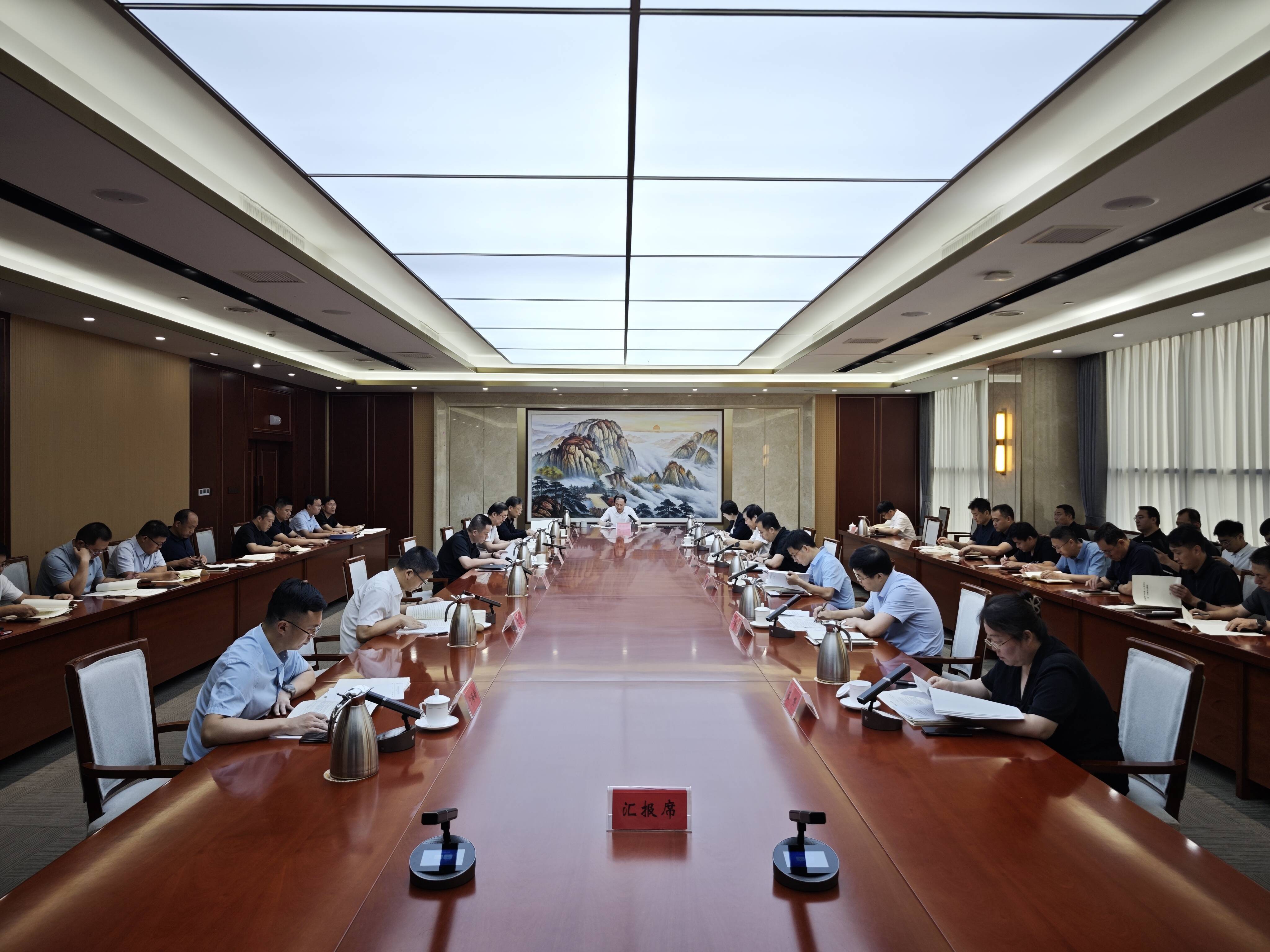 区委常委会召开会议 传达学习习近平总书记重要讲话精神